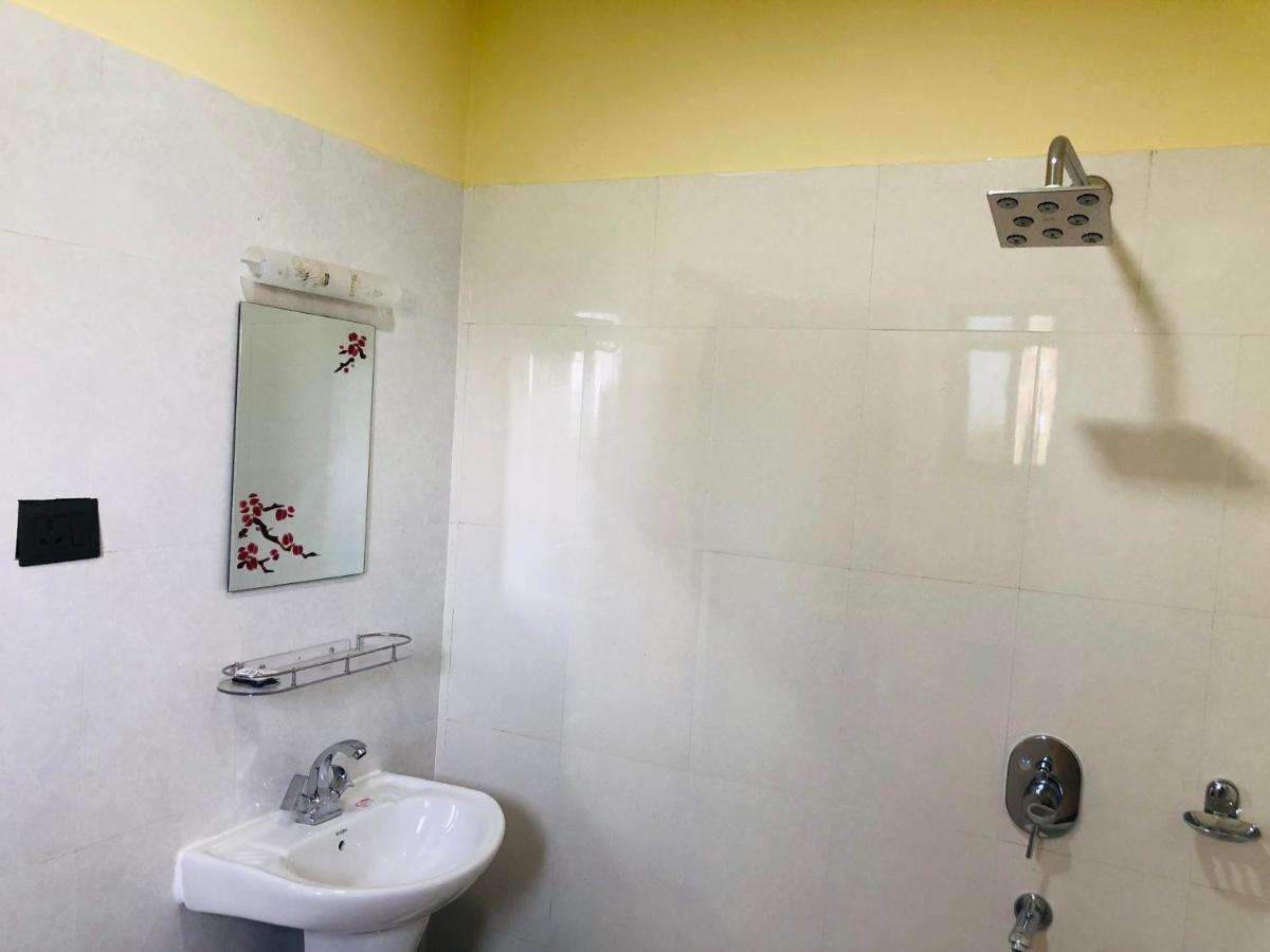 Hotel Happy Land Chitwan Ngoại thất bức ảnh