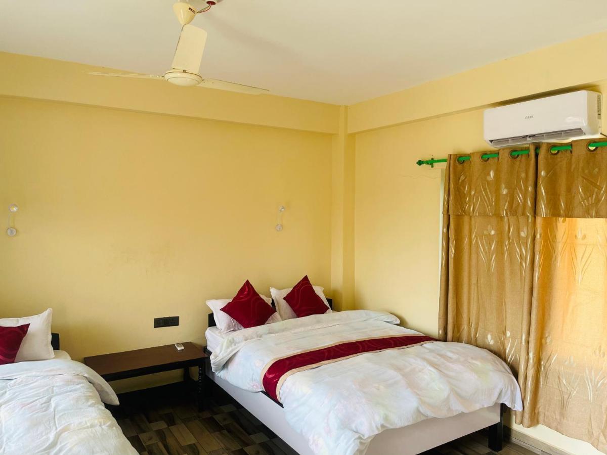 Hotel Happy Land Chitwan Ngoại thất bức ảnh