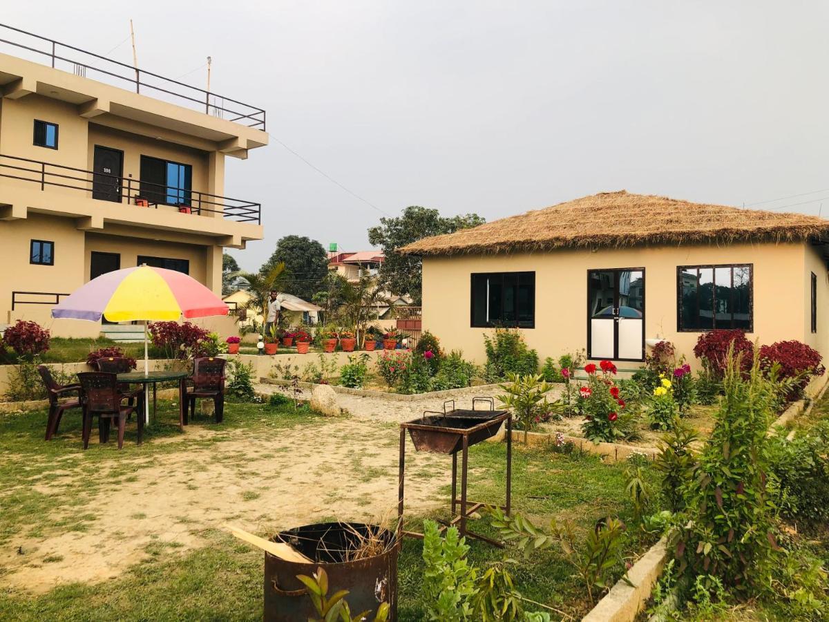 Hotel Happy Land Chitwan Ngoại thất bức ảnh