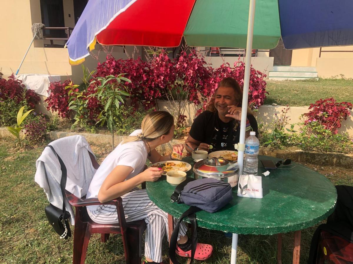 Hotel Happy Land Chitwan Ngoại thất bức ảnh