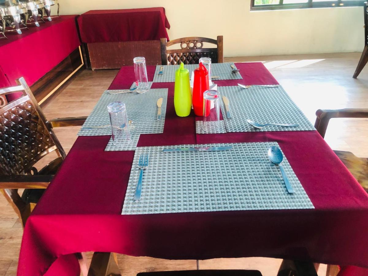 Hotel Happy Land Chitwan Ngoại thất bức ảnh